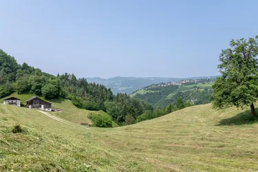 Geschlossener Hof in sonniger Panoramalage