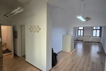 ~ 200 m² klimatisierte Bürofläche im EG (teilbar)
