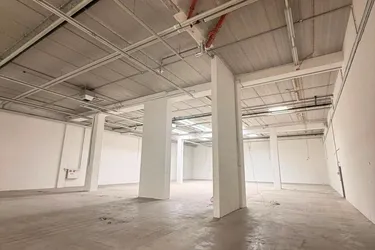 Produktionshalle mit Rampe