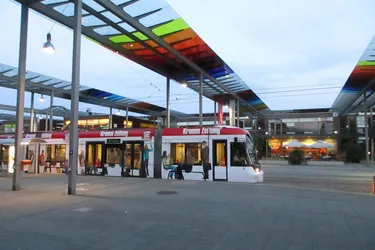 Büro beim Ärztezentrum oberhalb der Apotheke, mit Klimaanlage und Lift im 1. Stock