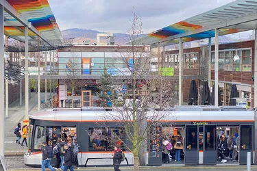 Geschäftslokal mit Klimaanlage und Lift in der Solar City