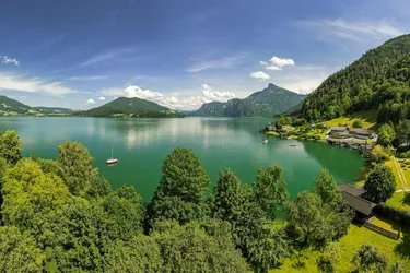 Segel einholen, Anker werfen und genießen / Traumhaftes Grundstück am Mondsee!