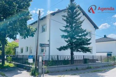 Geräumiges Einfamilienhaus auf Eigengrund mit 2 getrennten Wohnbereichen