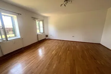 Lichtdurchflutetes Wohnen in absoluter Ruhelage nahe Schloss Burgau