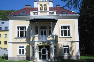 VERMIETETE GARTENWOHNUNG IN HISTORISCHER VILLA