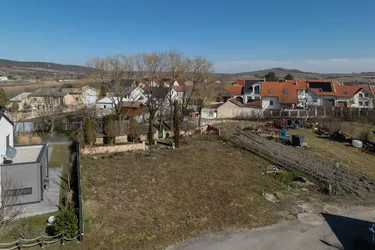 Voll aufgeschlossenes Grundstück in ruhiger Siedlungslage von Winden