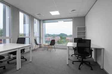 Expose Privater Büroraum für 3 Personen in Regus Flybridge 