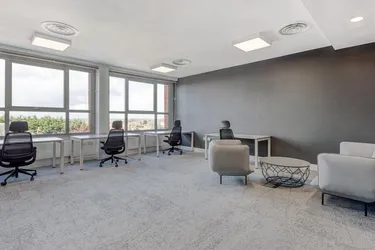 Expose All-inclusive-Zugang zu professionellen Büroräumen für 3 Personen in Regus City Tower