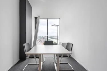 All-inclusive-Zugang zu professionellen Büroräumen im Regus DC Tower
