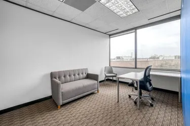 All-inclusive-Zugang zu professionellen Büroräumen für 1 Person in Regus Millennium Tower 