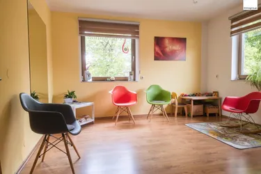 Schöne 3-Zimmer-Wohnung im Obergeschoss – derzeit vermietet an Physiotherapiezentrum