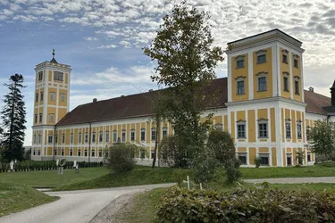 Geräumiges Büro im Schloss Tillysburg