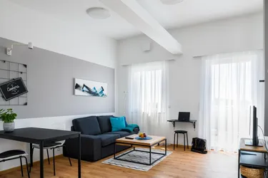 ALL-INCLUSIVE-Miete, vollmöbliertes Apartment DELUXE Top34 mit Klima und Balkon