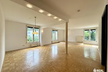 Großzügige 3-Zimmer-Wohnung mit Balkon &amp; Tiefgarage