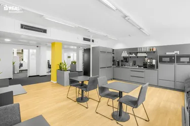 GERÄUMIGES BÜRO NAHE DEM KARLSPLATZ