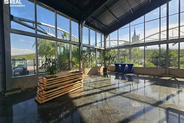 Repräsentatives Büro mit Atrium &amp; optionaler Lagerhalle in bester Lage bei Wien