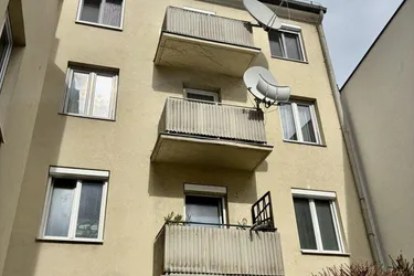 SCHULTZ IMMOBILIEN - Zwei Zimmer Wohnung im Dachgeschoss mit Fernblick!