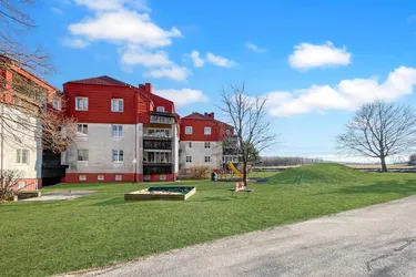 Preisreduktion!!! Großzügige Wohnung mit Loggia 3 Zi, (4.möglich) + Carport!