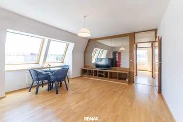Investment mit Weitblick - Lichtdurchflutete 2 Zimmer DG Eckwohnung