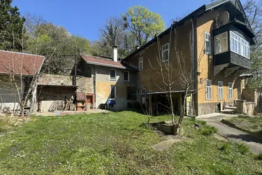 Altbauvilla mit Weitblick – Ihr Zuhause inmitten von Natur und Reben!