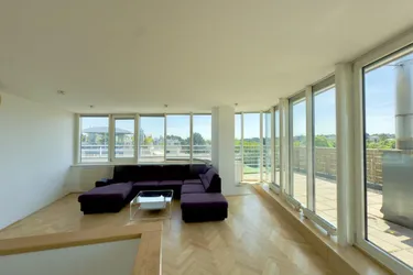 Helle Dachgeschosswohnung mit Dachterrasse und Parkblick!