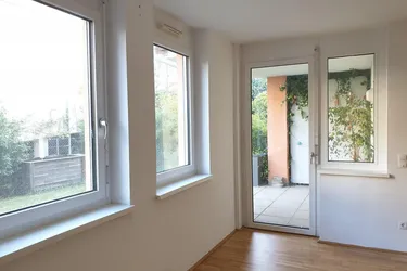 Sonnige Gartenwohnung mit Terrasse und PKW-Stellplatz