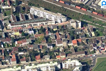 Expose Einzigartiges Baugrundstück für Mehrfamilienhaus, Reihenhäuser, Doppelhaus