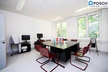Modernes Büro 545m² , 10 Räume auch noch auf zusätzliche Räume aufteilbar, Teeküche, Toiletten, optionale PKW Stellplätze, optionaler Keller