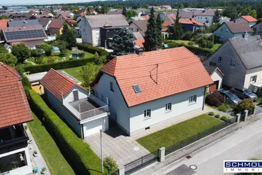 Ein- oder Zweifamilienhaus mit Pool in ruhiger Siedlung