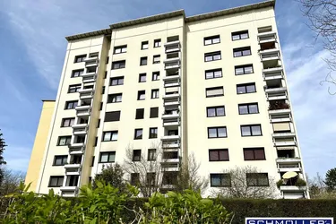 Großzügige 4-Zimmer Wohnung mit Loggia und TG-Platz