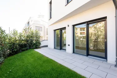 Helles 2-Zimmer-Garten-Apartment mit großer Terrasse - ERSTBEZUG !