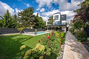"Eigengrund - Untere Alte Donau - Designerhaus - HighTech Living mit Pool"