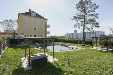 Bestlage Kaiserebersdorf! Möblierte 2-Zimmer-Wohnung mit Balkon, Gartennutzung und Schwimmbiotop