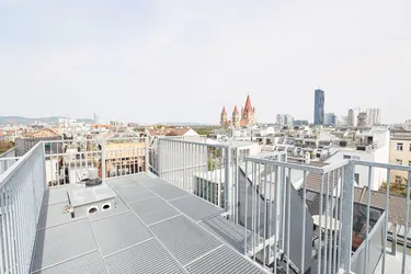 Expose Perfekt für Expats! Exquisite 4-Zimmer-Terrassen-Wohnung mit Panoramablick nahe U1 und UNO