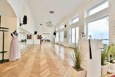 Expose Repräsentative Geschäfts- und Gewerbefläche auf drei Ebenen beim Palais Liechtenstein