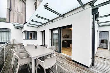 Bestlage Pinzgau mit ca. 6% Rendite! 3-Zimmer-Wohnung mit Südterrasse sowie beheiztem Aussenpool