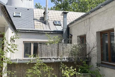 Bis Ende 2025 befristet vermietetes Gründerzeit-Seitenflügel-Zinshaus mit bewilligtem Ausbau und Dachgeschoss-Ausbau