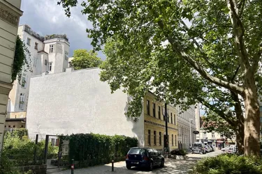Bis Ende 2026 befristet vermietetes Gründerzeit-Seitenflügel-Zinshaus mit bewilligtem Ausbau und Dachgeschoss-Ausbau