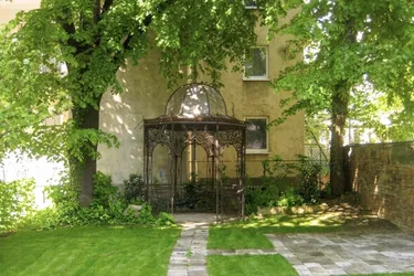 Unbefristet und Bestlage nahe Hamerlingplatz! Liebevoll saniertes 2-Zimmer-Altbau-Büro mit Gartennutzung