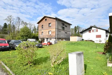 kleines Mehrparteienhaus
