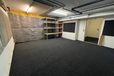 Geräumiges Lager ab 01.11.2025 mit Liftzugang