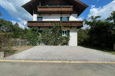 PKW-Außenstellplatz – Simon-Prem-Straße 4