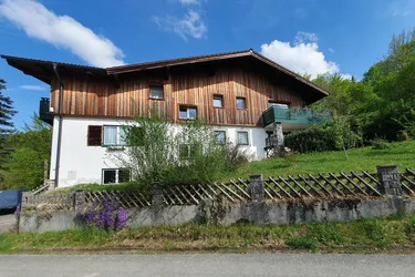 Familienglück - Zweifamilienhaus mit Garage und Garten