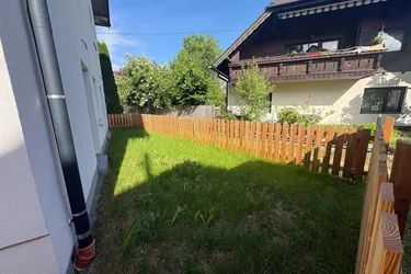 Neubau 2025: Sonnige Gartenwohnung mit Terrasse und zwei Schlafzimmern nahe Attersee