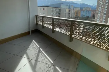 Exklusive und moderne 3-Zimmer-Wohnung mit Panoramablick, Balkon und TG-Platz 