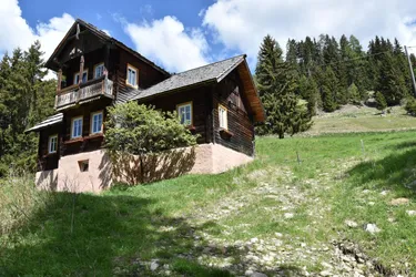 Expose Almhütte in Alleinlage mit Fischteich zu vermieten