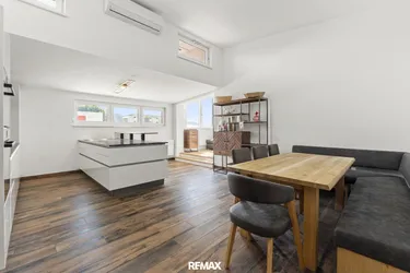 Hochwertige Wohnung mit 148 m² - Penthouseebene - Dachterrasse, Privatgarten und Pool
