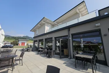 DAS HUNNENBRUNN - hochinteressantes Restaurant und 2 großzügige Wohnungen