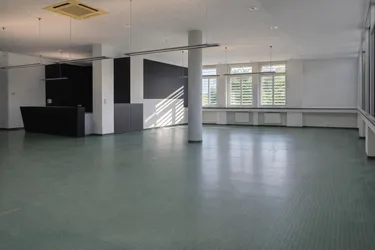 Helles Büro mit offener großzügiger Raumaufteilung – 433 m², Klimaanlage, provisionsfrei