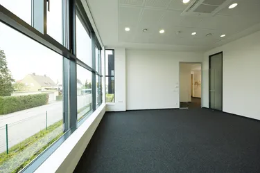 Moderne Bürofläche - 446 m² mit großzügigem Empfang und vielseitiger Raumaufteilung